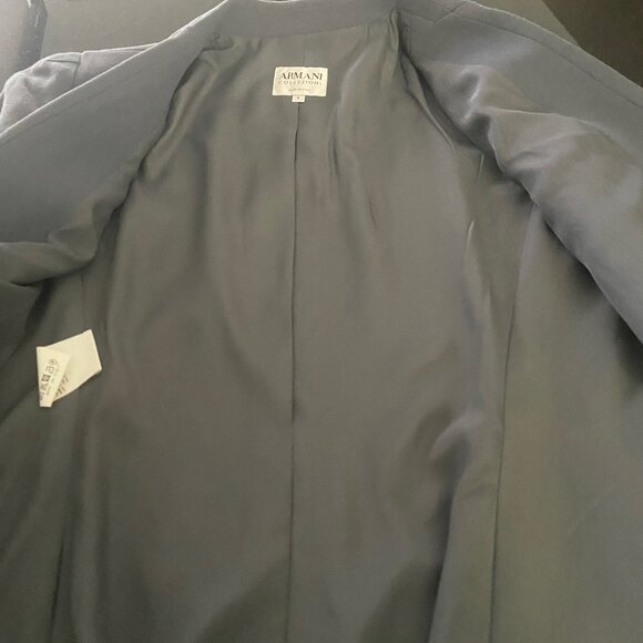 GORGEOUS GENTLY WORN GRAY ARMANI BLAZER - SIZE 6 - Picture 3 of 3